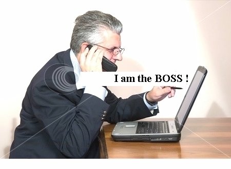 Femeie, office manager-asociata in afaceri imobiliare. 50% din venituri